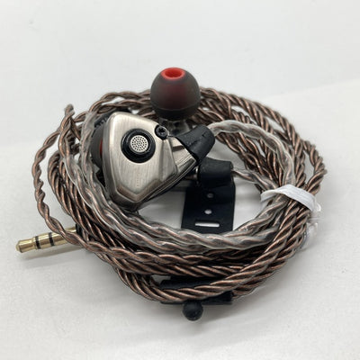 【中古】TITAN S グレー【秋葉原】