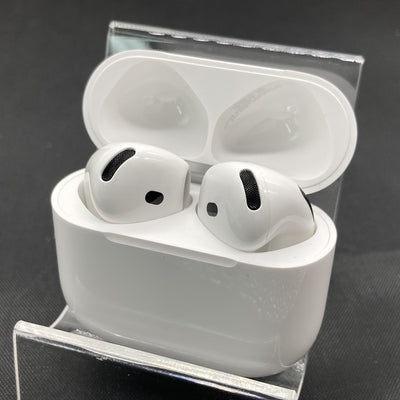 【中古】AirPods 4 MXP93J/A（アクティブノイズキャンセリング搭載）【秋葉原】