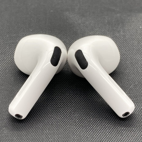 【中古】AirPods 4 MXP93J/A（アクティブノイズキャンセリング搭載）【秋葉原】