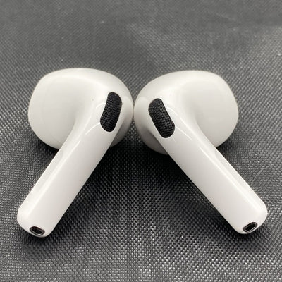 【中古】AirPods 4 MXP93J/A（アクティブノイズキャンセリング搭載）【秋葉原】
