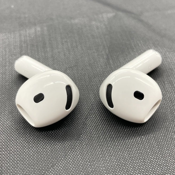 【中古】AirPods 4 MXP93J/A（アクティブノイズキャンセリング搭載）【秋葉原】