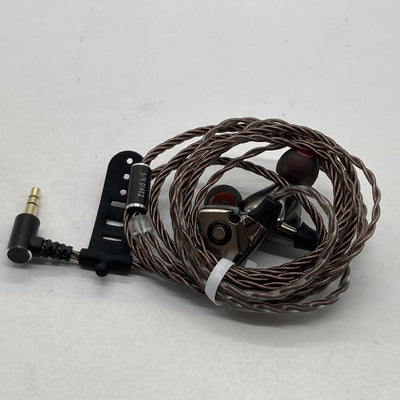 【中古】TITAN S グレー【秋葉原】