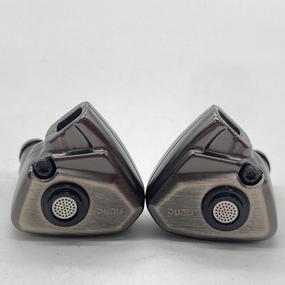 【中古】TITAN S グレー【秋葉原】
