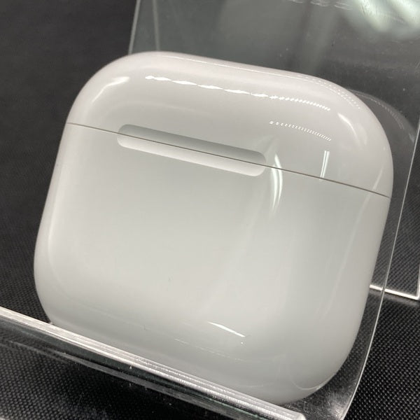 【中古】AirPods 4 MXP93J/A（アクティブノイズキャンセリング搭載）【秋葉原】