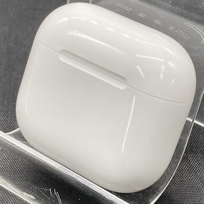 【中古】AirPods 4 MXP93J/A（アクティブノイズキャンセリング搭載）【秋葉原】
