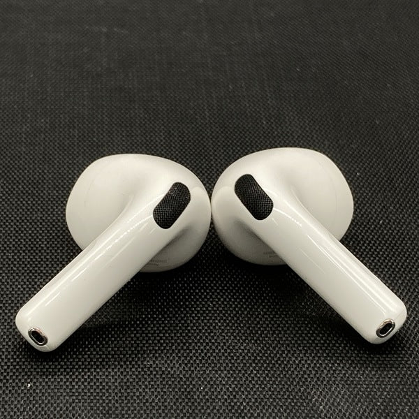 【中古】AirPods 4 MXP93J/A（アクティブノイズキャンセリング搭載）【秋葉原】