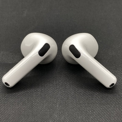 【中古】AirPods 4 MXP93J/A（アクティブノイズキャンセリング搭載）【秋葉原】