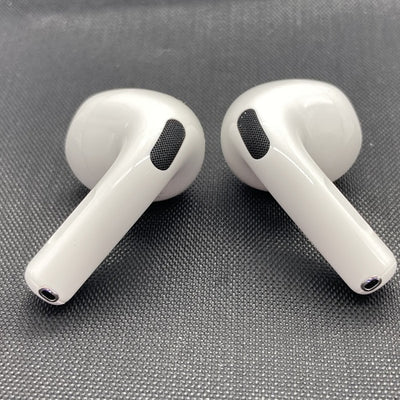 【中古】AirPods 4 MXP93J/A（アクティブノイズキャンセリング搭載）【秋葉原】