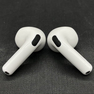 【中古】AirPods 4 MXP93J/A（アクティブノイズキャンセリング搭載）【秋葉原】