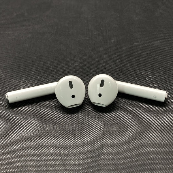 【中古】AirPods with Charging Case MV7N2J/A【秋葉原】