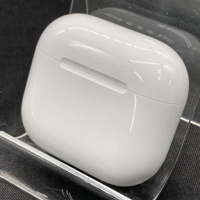 【中古】AirPods 4 MXP93J/A（アクティブノイズキャンセリング搭載）【秋葉原】