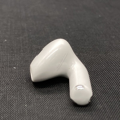 【中古】AirPods 4 (R側)（アクティブノイズキャンセリング搭載）【秋葉原】