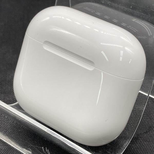 【中古】AirPods 4 MXP93J/A（アクティブノイズキャンセリング搭載）【秋葉原】