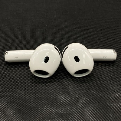 【中古】AirPods 4 MXP93J/A（アクティブノイズキャンセリング搭載）【秋葉原】