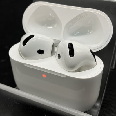 【中古】AirPods 4 MXP93J/A（アクティブノイズキャンセリング搭載）【秋葉原】