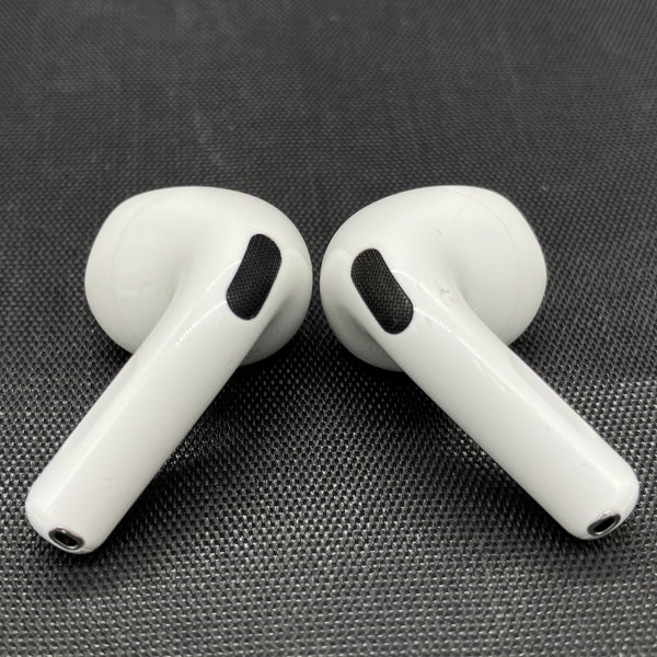 【中古】AirPods 4 MXP93J/A（アクティブノイズキャンセリング搭載）【秋葉原】