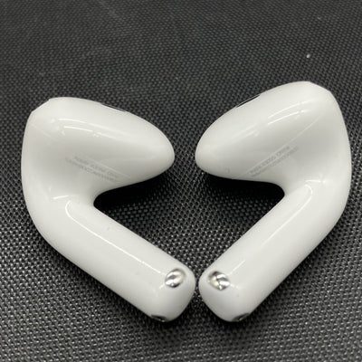 【中古】AirPods 4 MXP93J/A（アクティブノイズキャンセリング搭載）【秋葉原】