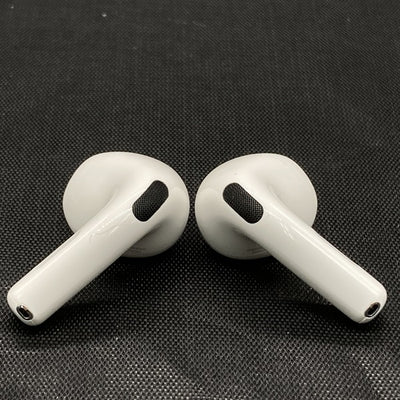 【中古】AirPods 4 MXP93J/A（アクティブノイズキャンセリング搭載）【秋葉原】