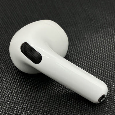 【中古】AirPods 4 (R側)（アクティブノイズキャンセリング搭載）【秋葉原】