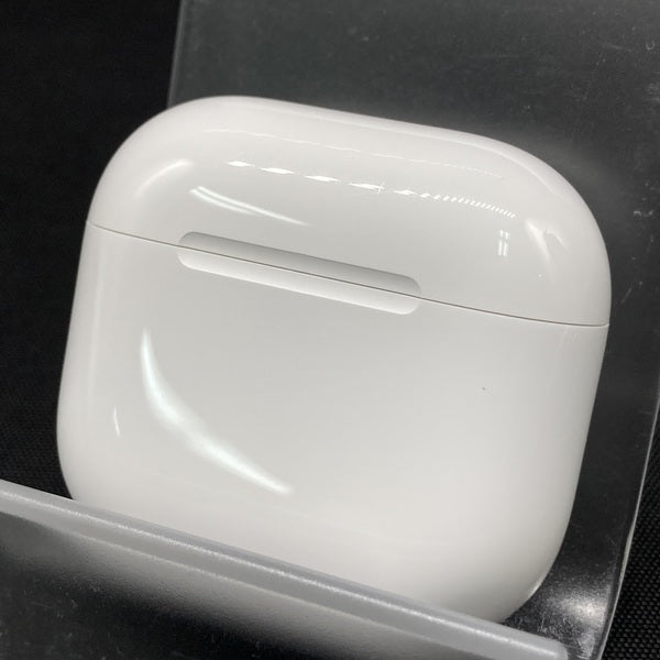 【中古】AirPods 4 MXP93J/A（アクティブノイズキャンセリング搭載）【秋葉原】