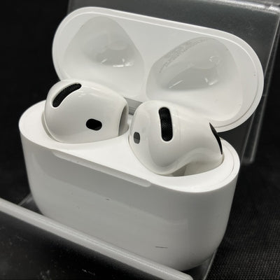 【中古】AirPods 4 MXP93J/A（アクティブノイズキャンセリング搭載）【秋葉原】