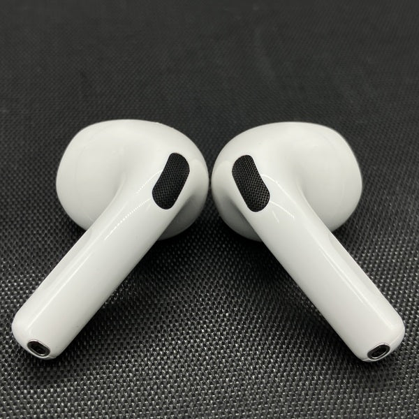 【中古】AirPods 4 MXP93J/A（アクティブノイズキャンセリング搭載）【秋葉原】