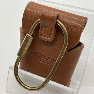 【中古】AIRPODS LEATHER CASE for AirPods ブラウン 【EL_APDCSGLLC_BR】【秋葉原】