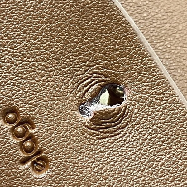 【中古】AIRPODS LEATHER CASE for AirPods ブラウン 【EL_APDCSGLLC_BR】【秋葉原】