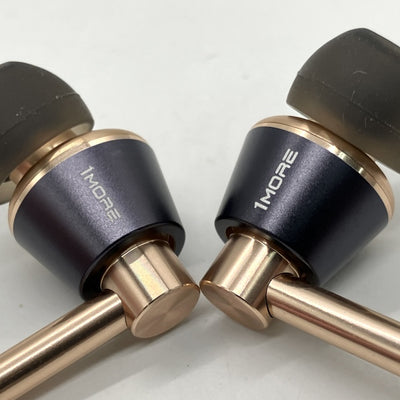 【中古】E1001 Triple-Driver In-Ear Headphones ゴールド【秋葉原】
