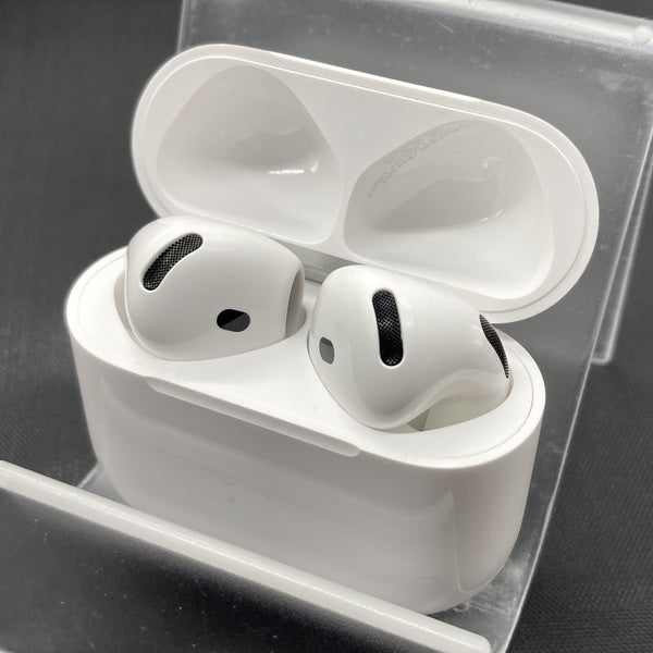 【中古】AirPods 4 MXP93J/A（アクティブノイズキャンセリング搭載）【秋葉原】