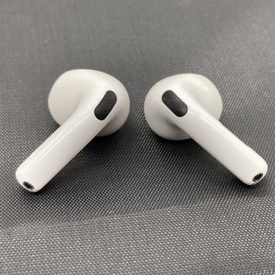 【中古】AirPods 4 MXP93J/A（アクティブノイズキャンセリング搭載）【秋葉原】