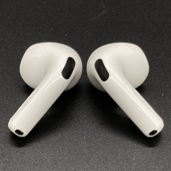 【中古】AirPods 4 MXP93J/A（アクティブノイズキャンセリング搭載）【秋葉原】