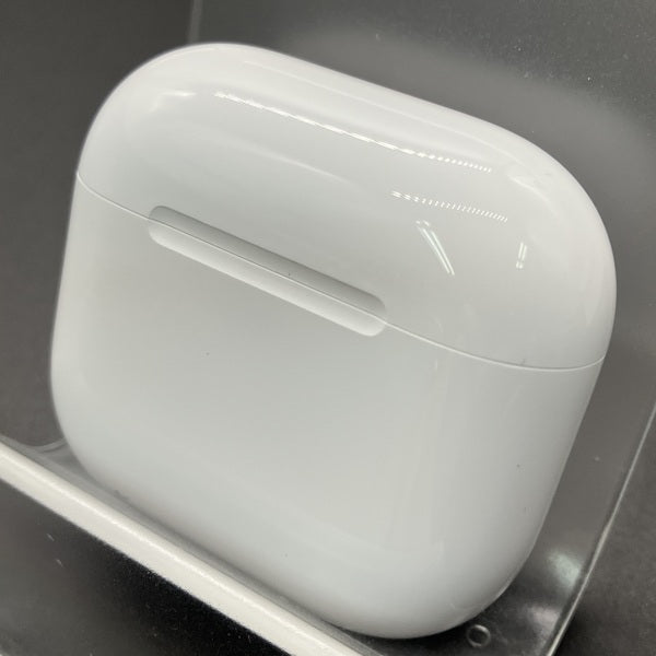 【中古】AirPods 4 MXP93J/A（アクティブノイズキャンセリング搭載）【秋葉原】