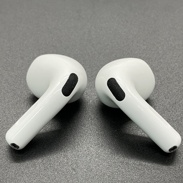 【中古】AirPods 4 MXP93J/A（アクティブノイズキャンセリング搭載）【秋葉原】
