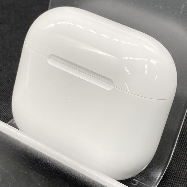 【中古】AirPods 4 MXP93J/A（アクティブノイズキャンセリング搭載）【秋葉原】