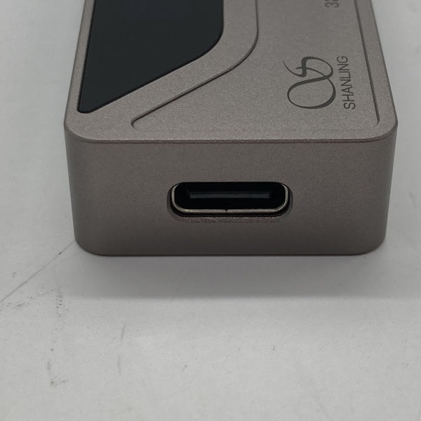【中古】UA4 チタニウム【日本橋】
