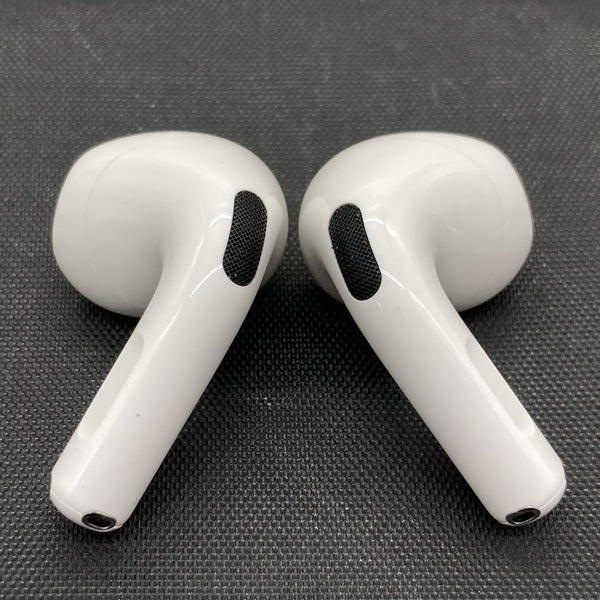 【中古】AirPods 4 MXP93J/A（アクティブノイズキャンセリング搭載）【日本橋】