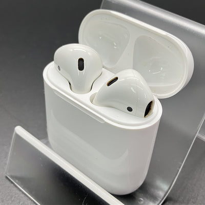 【中古】AirPods with Charging Case MV7N2J/A【秋葉原】