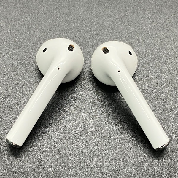 【中古】AirPods with Charging Case MV7N2J/A【秋葉原】