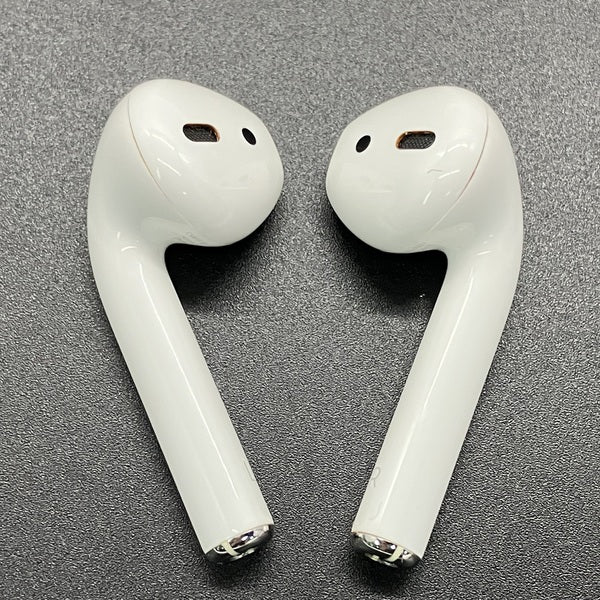 【中古】AirPods with Charging Case MV7N2J/A【秋葉原】