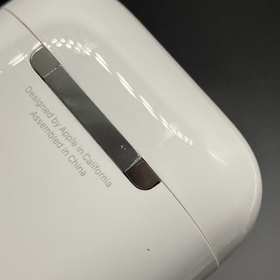 【中古】AirPods with Charging Case MV7N2J/A【秋葉原】