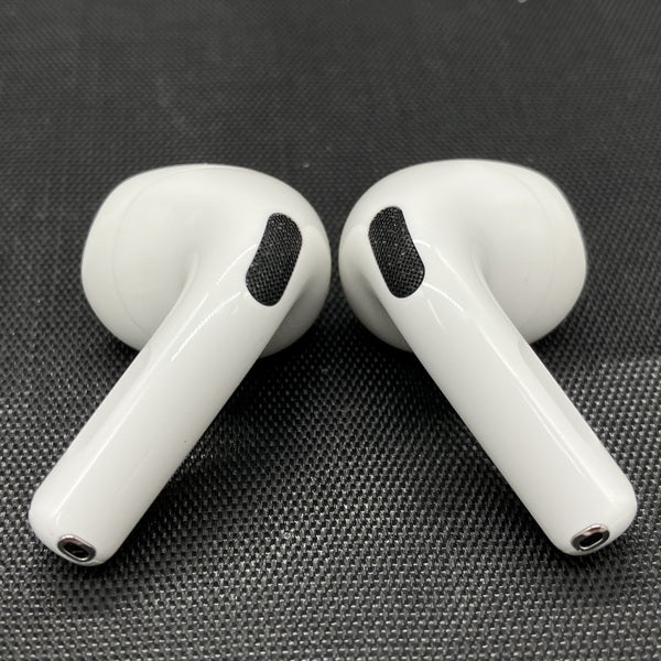 【中古】AirPods 4 MXP63J/A【秋葉原】