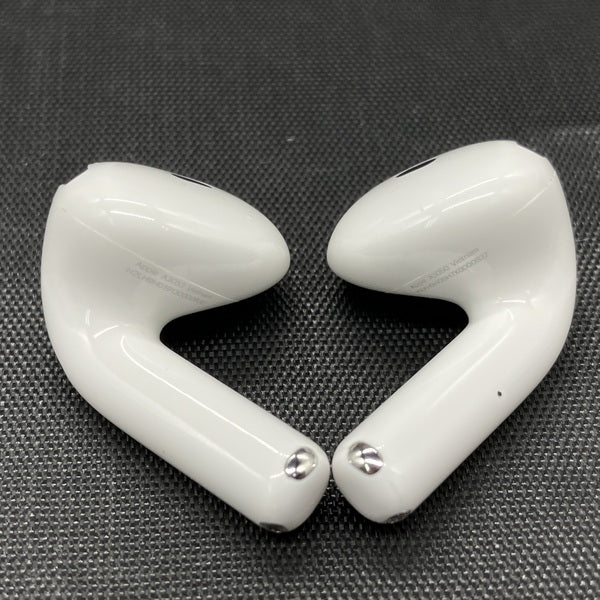 【中古】AirPods 4 MXP63J/A【秋葉原】
