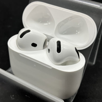 【中古】AirPods 4 MXP93J/A（アクティブノイズキャンセリング搭載）【秋葉原】