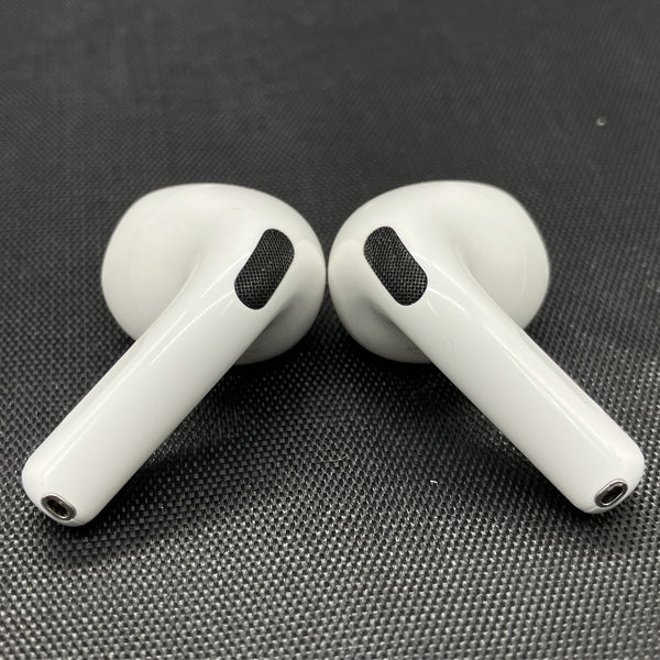 【中古】AirPods 4 MXP93J/A（アクティブノイズキャンセリング搭載）【秋葉原】