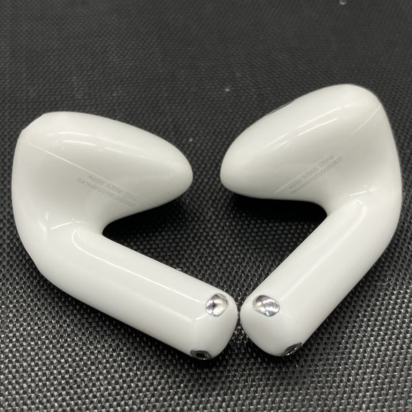 【中古】AirPods 4 MXP93J/A（アクティブノイズキャンセリング搭載）【秋葉原】