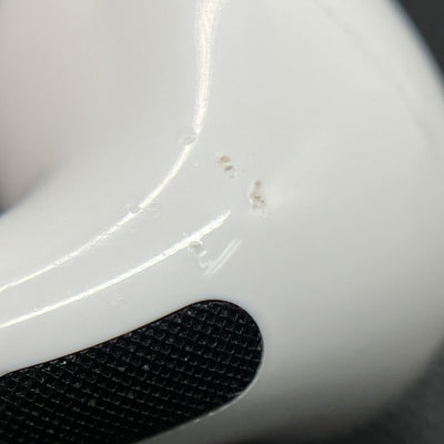 【中古】AirPods 4 MXP93J/A（アクティブノイズキャンセリング搭載）【秋葉原】