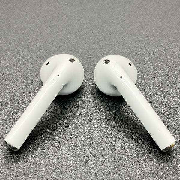 Apple 【中古】AirPods with Charging Case MV7N2J/A【秋葉原
