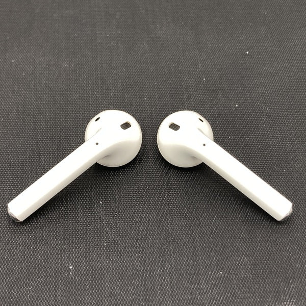 スマホアクセサリー AirPods with Charging Case [MV7N2J/A] Apple AirPods with Charging Case MV7N2J/A 正規品