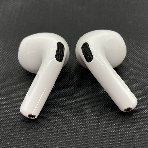【中古】AirPods 4 MXP93J/A（アクティブノイズキャンセリング搭載）【秋葉原】